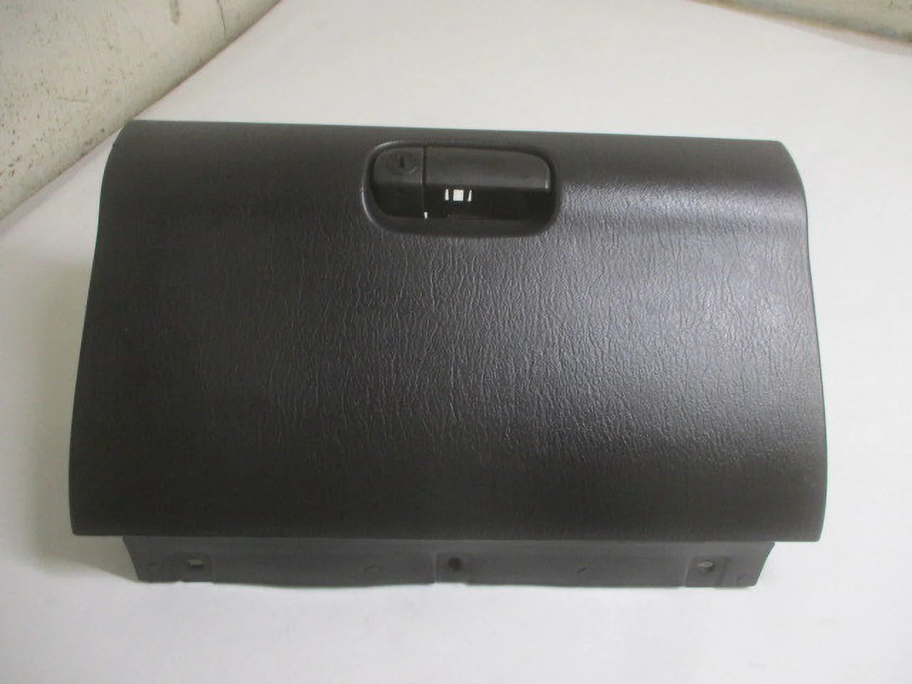 Pre-Owned 1999 2000 2001 Jeep Cherokee Black Agate Glovebox Glove Box Assembly OEM LKQ (Good)